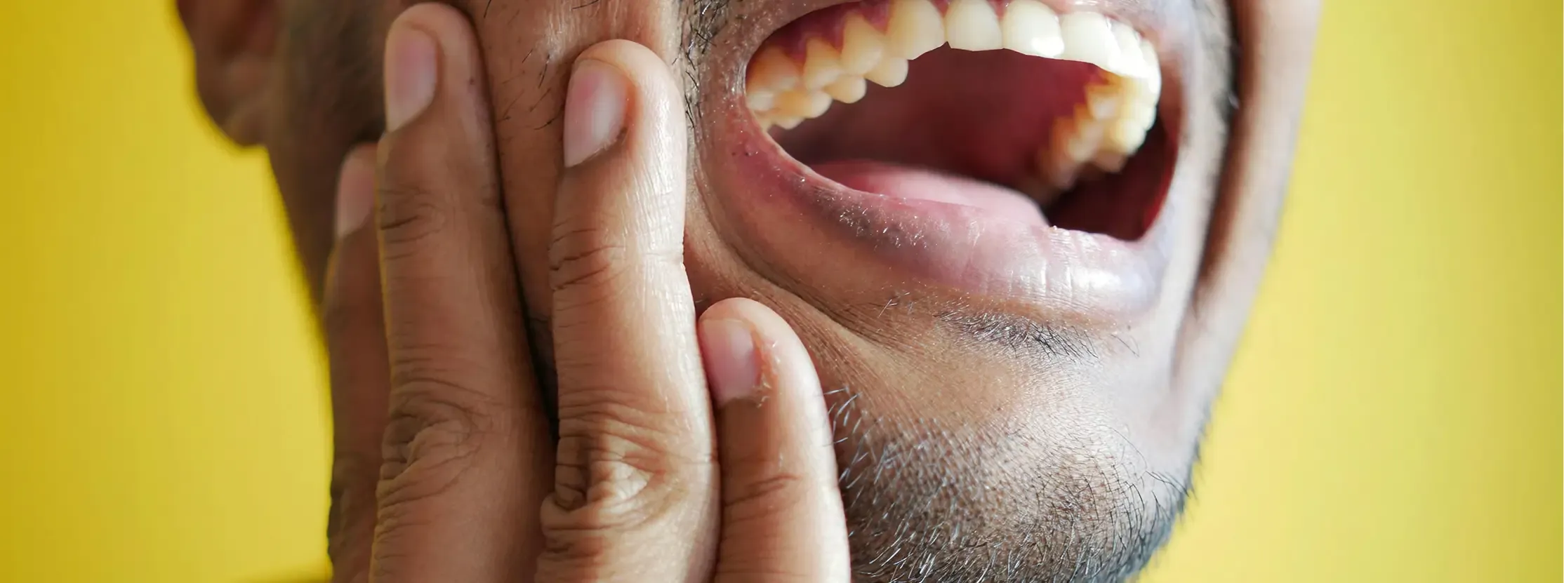 علاج اللثة والأنسجة المحيطة بالأسنان